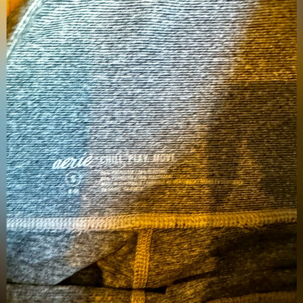 Aerie Heathered Gray Athletic Active wear Capri Legging small Chill Play Move - Picture 3 of 3